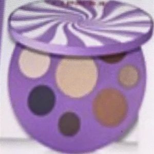 Clinique Indulge in Color Eyeshadow  Palette Limited edition NEW